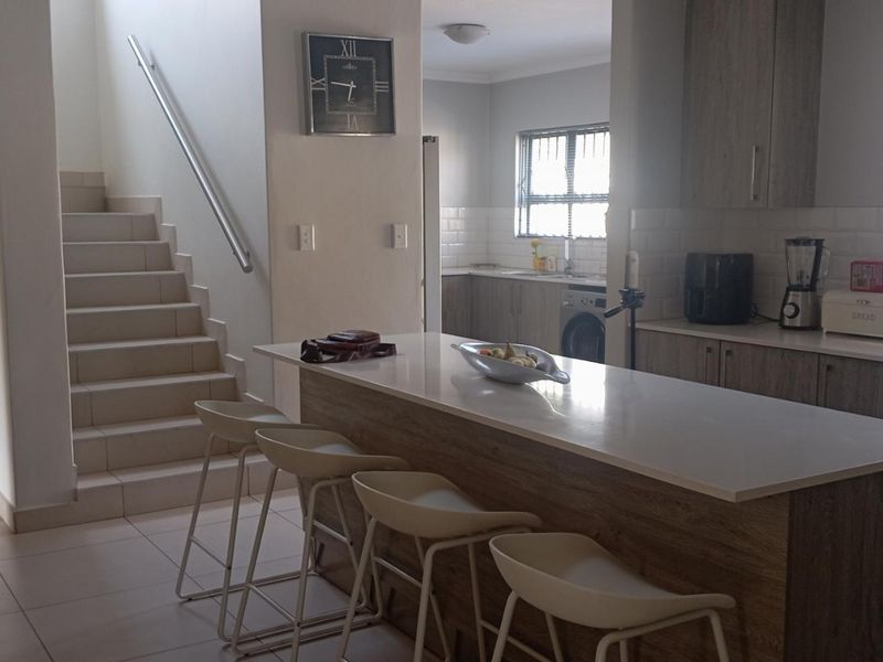 Luxury Estate Living in the Heart of Raslouw’s Prime Residential Hub - Photo 10