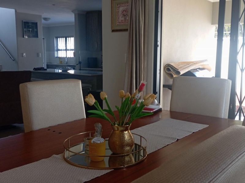 Luxury Estate Living in the Heart of Raslouw’s Prime Residential Hub - Photo 8