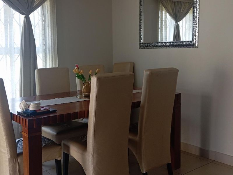 Luxury Estate Living in the Heart of Raslouw’s Prime Residential Hub - Photo 7