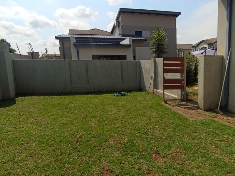 Luxury Estate Living in the Heart of Raslouw’s Prime Residential Hub - Photo 3