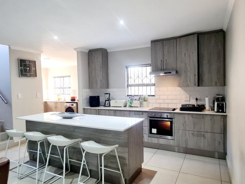 Luxury Estate Living in the Heart of Raslouw’s Prime Residential Hub - Photo 5