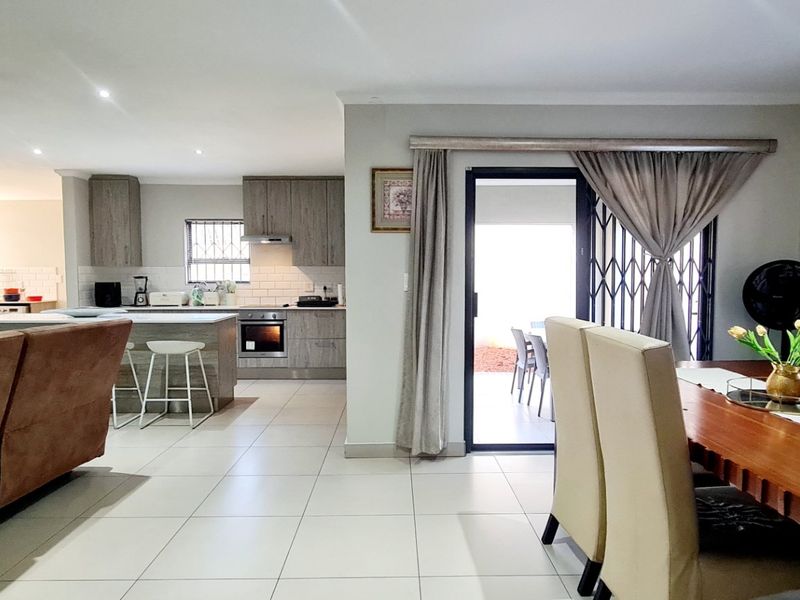 Luxury Estate Living in the Heart of Raslouw’s Prime Residential Hub - Photo 4