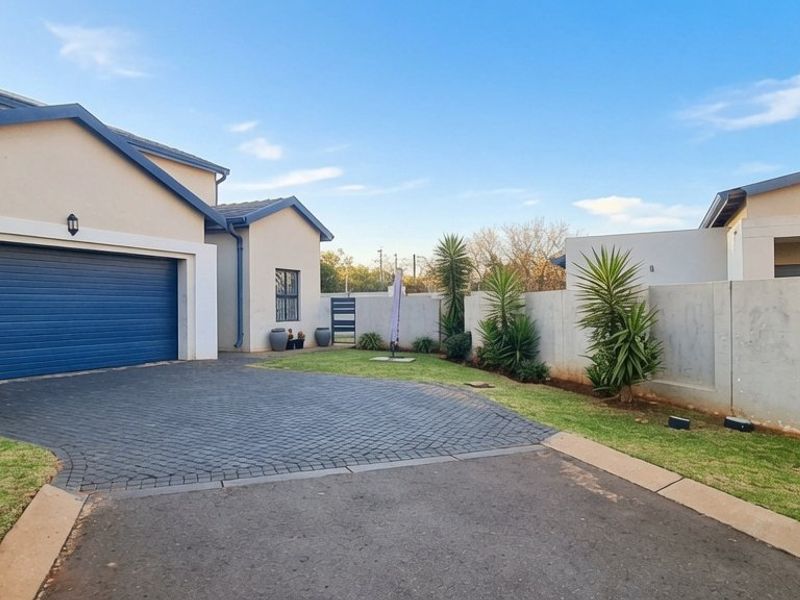 Luxury Estate Living in the Heart of Raslouw’s Prime Residential Hub - Photo 1