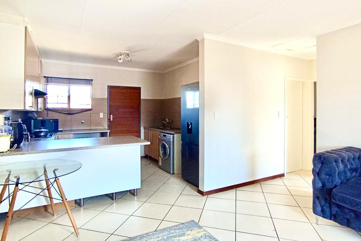 2-Bedroom Apartment in Secure Complex - Photo 5
