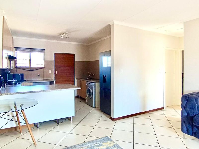 2-Bedroom Apartment in Secure Complex - Photo 5