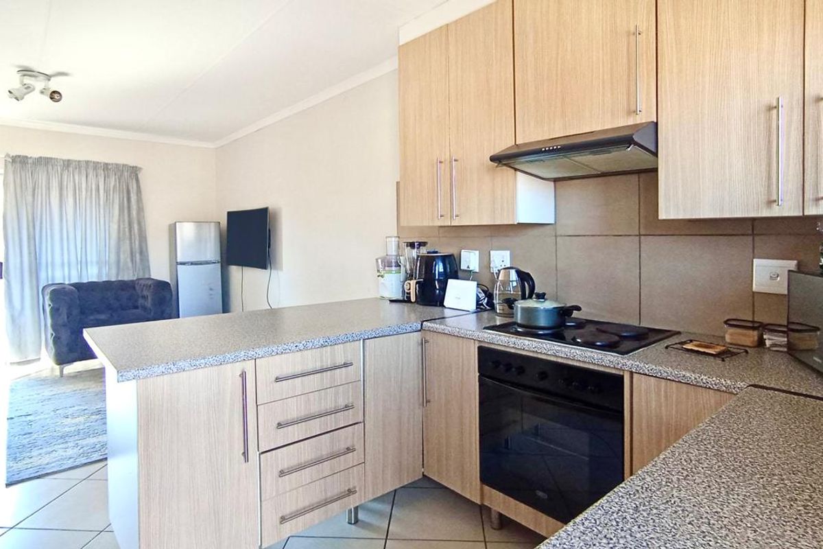 2-Bedroom Apartment in Secure Complex - Photo 2