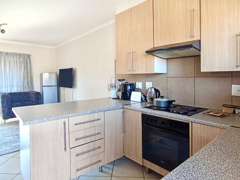 2-Bedroom Apartment in Secure Complex - Photo 2