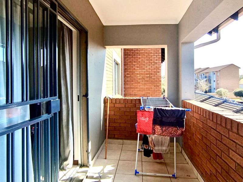 2-Bedroom Apartment in Secure Complex - Photo 10