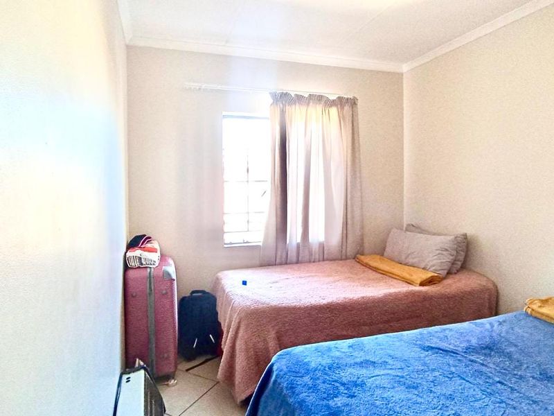 2-Bedroom Apartment in Secure Complex - Photo 7