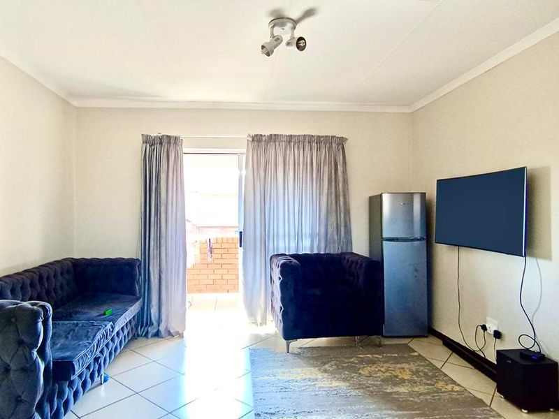 2-Bedroom Apartment in Secure Complex - Photo 4