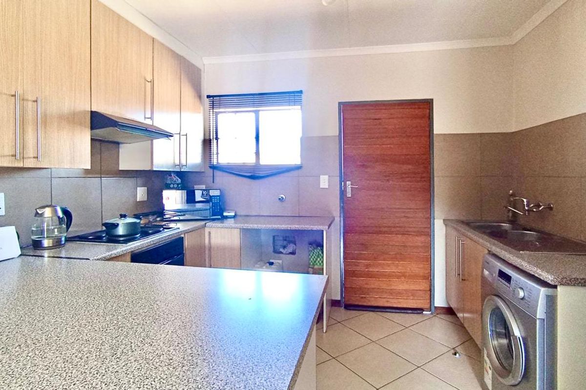 2-Bedroom Apartment in Secure Complex - Photo 3