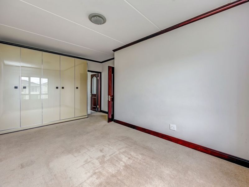 Modern 2 bedroom apartment in Fourways. - Photo 9