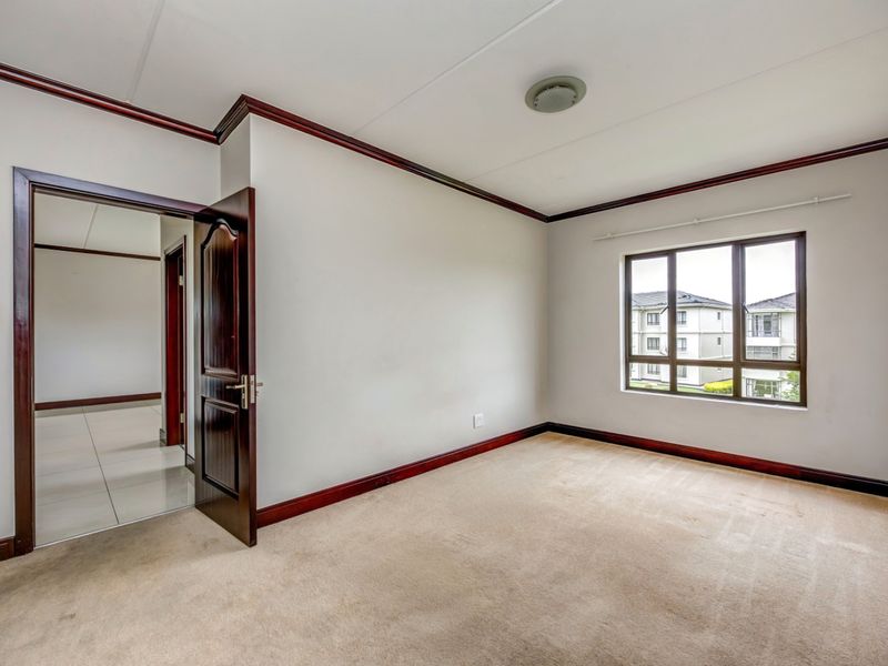 Modern 2 bedroom apartment in Fourways. - Photo 7