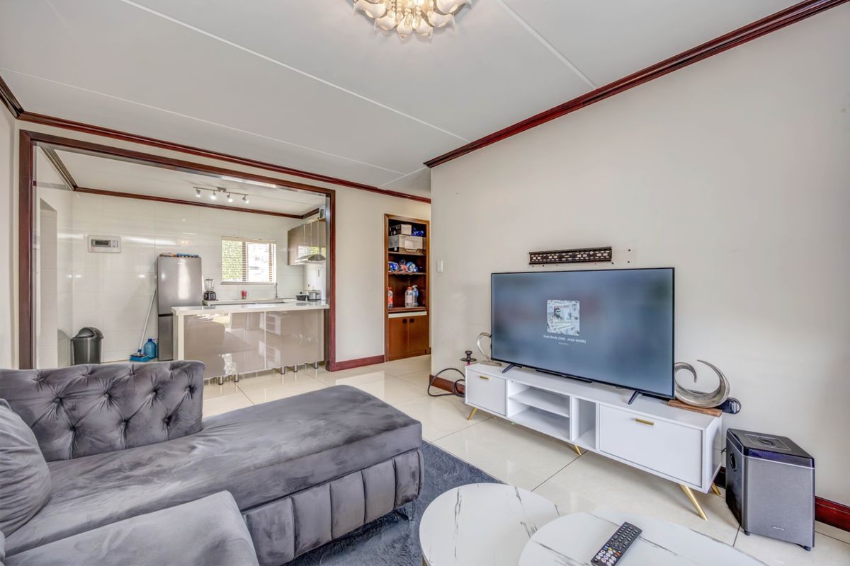 Modern 2 bedroom apartment in Fourways. - Photo 5