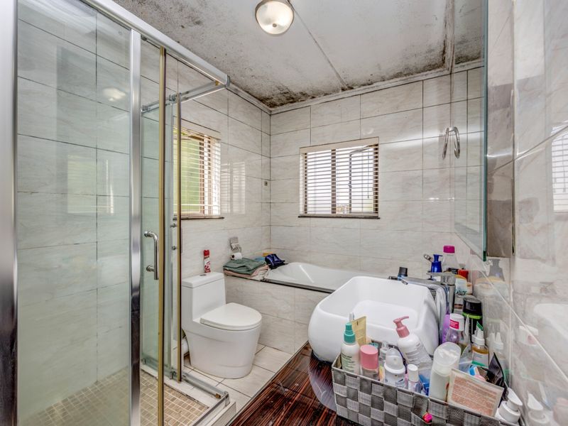 Modern 2 bedroom apartment in Fourways. - Photo 10