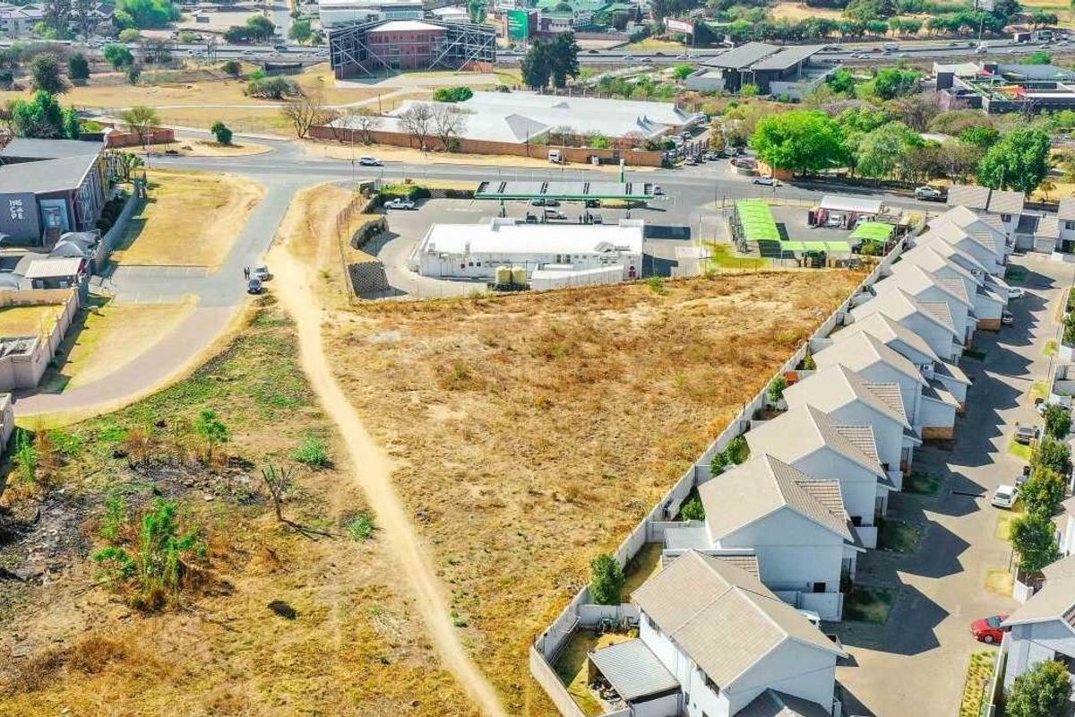 3 568 m2 Prime Residential Development Land Available in Halfway Gardens - Photo 3