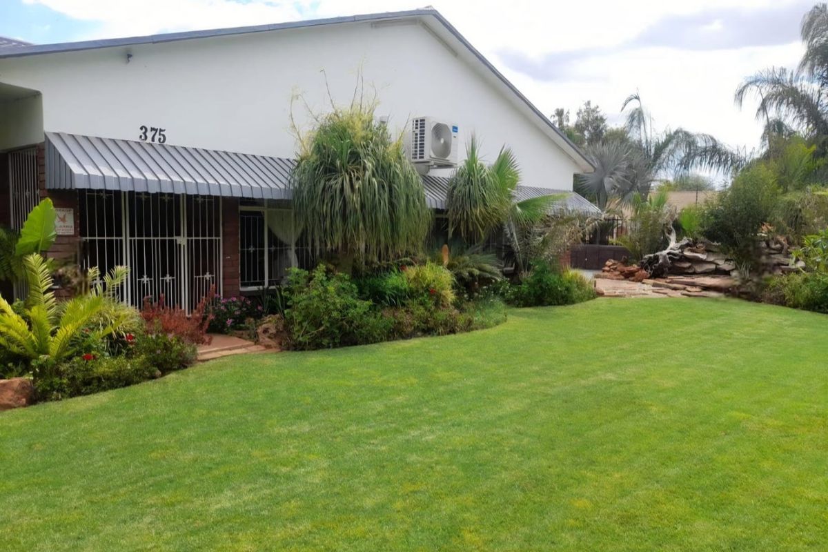 Luxurious 5 bed home with solar and 2 boreholes in Marble Hall - Photo 2