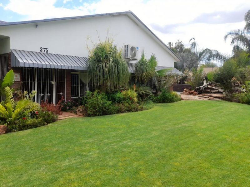 Luxurious 5 bed home with solar and 2 boreholes in Marble Hall - Photo 2