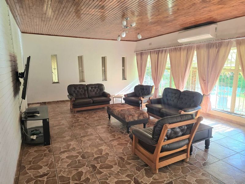 Luxurious 5 bed home with solar and 2 boreholes in Marble Hall - Photo 9