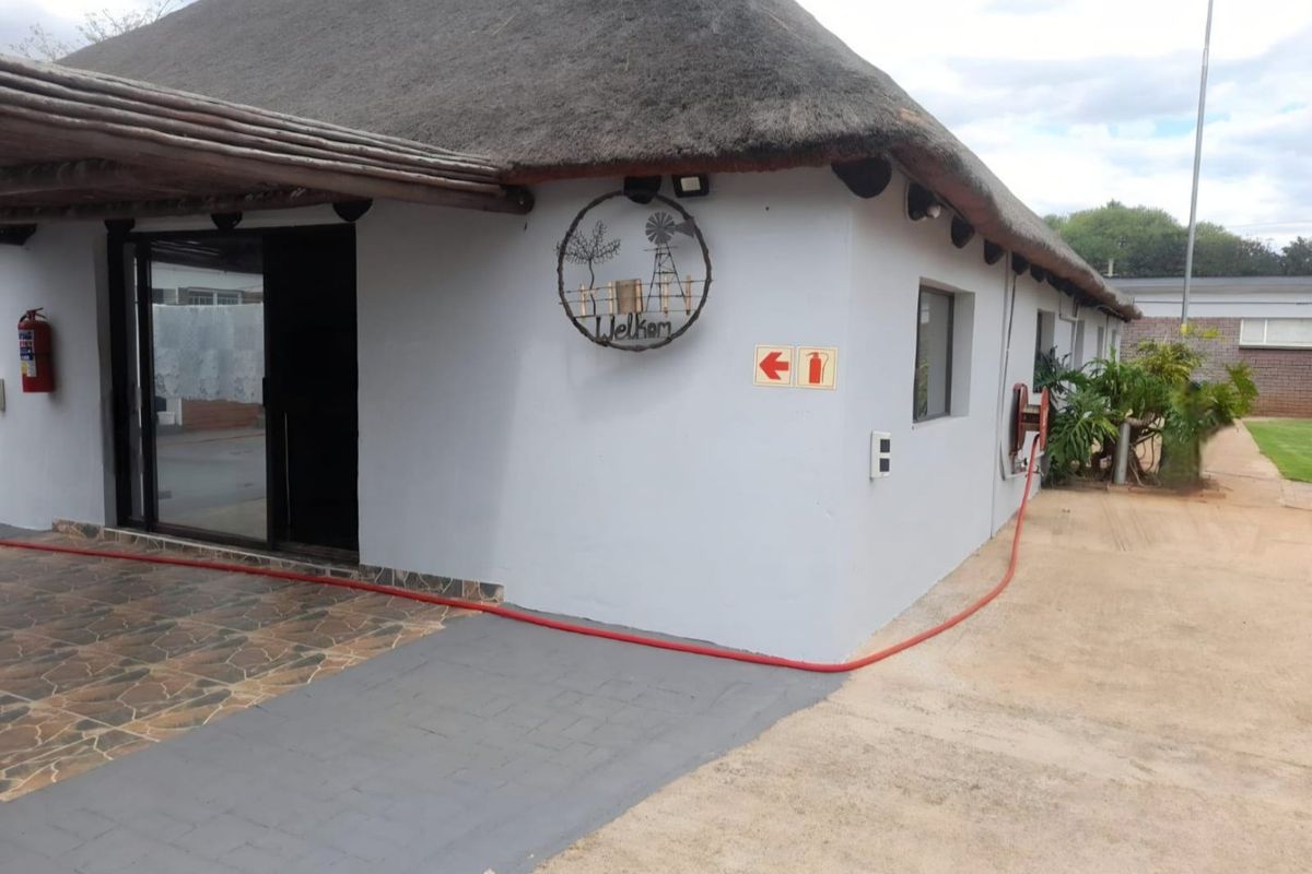 Luxurious 5 bed home with solar and 2 boreholes in Marble Hall - Photo 4
