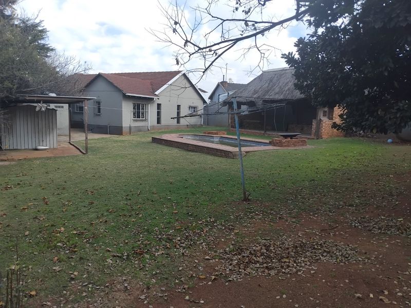 Spacious Family Home with Fantastic Entertainment Features! - Photo 2