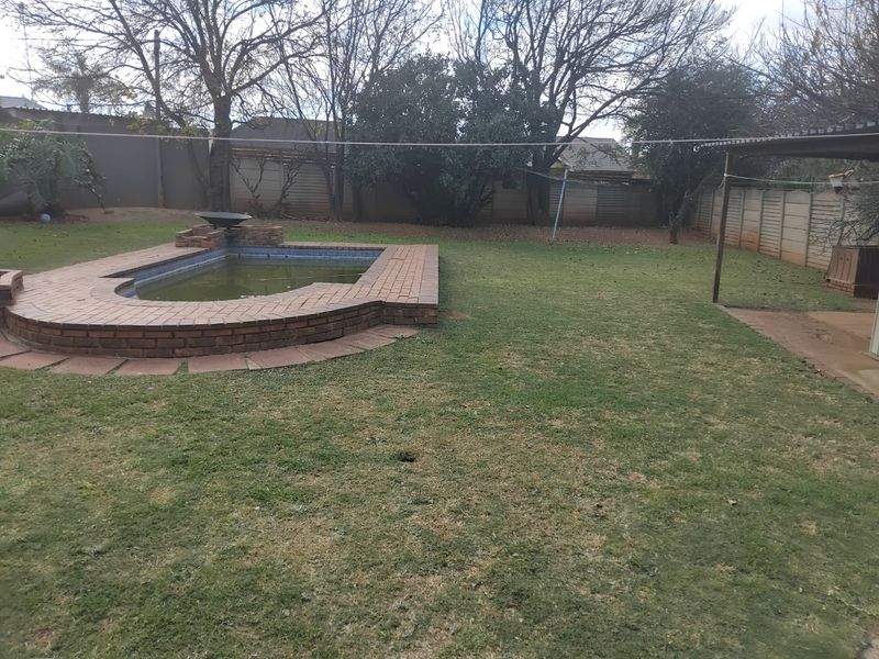 Spacious Family Home with Fantastic Entertainment Features! - Photo 5