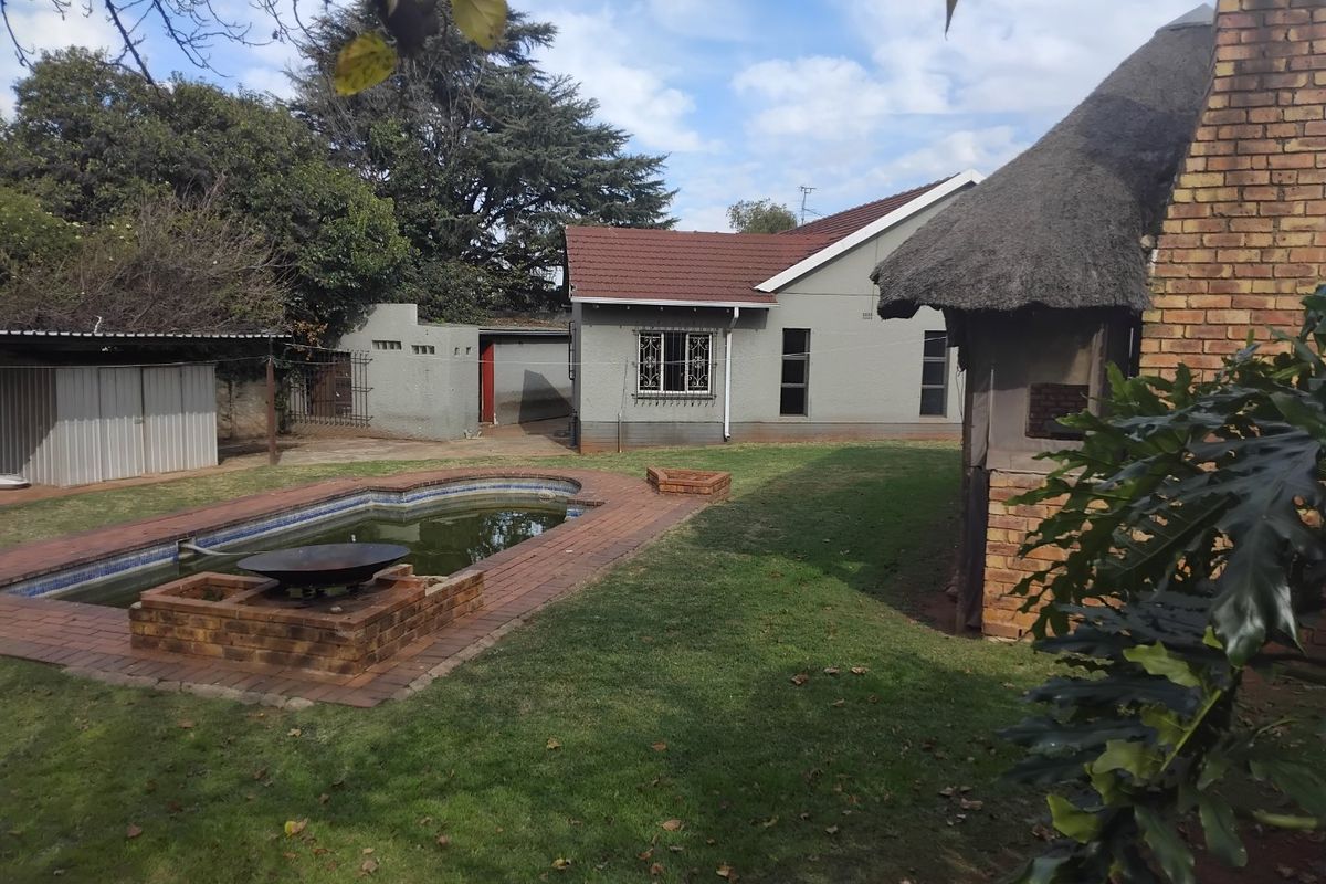 Spacious Family Home with Fantastic Entertainment Features! - Photo 3