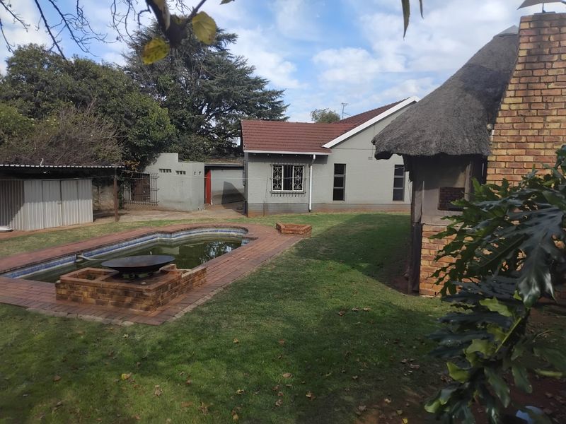 Spacious Family Home with Fantastic Entertainment Features! - Photo 3