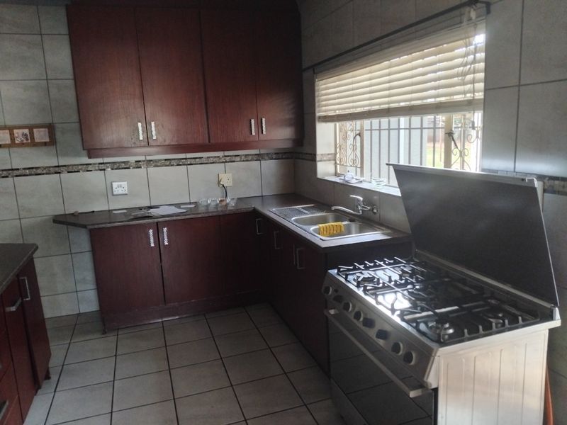 Spacious Family Home with Fantastic Entertainment Features! - Photo 10