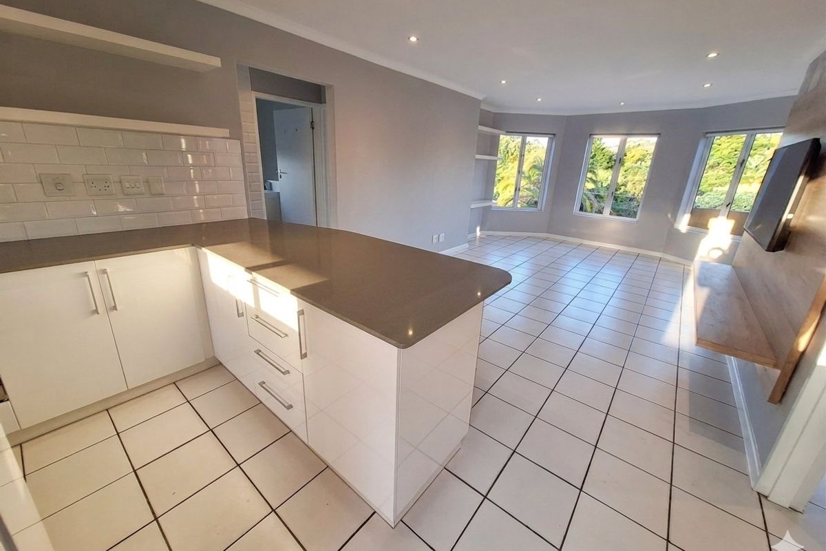 Modern 3 Bedroom 1st Floor Apartment - Photo 2