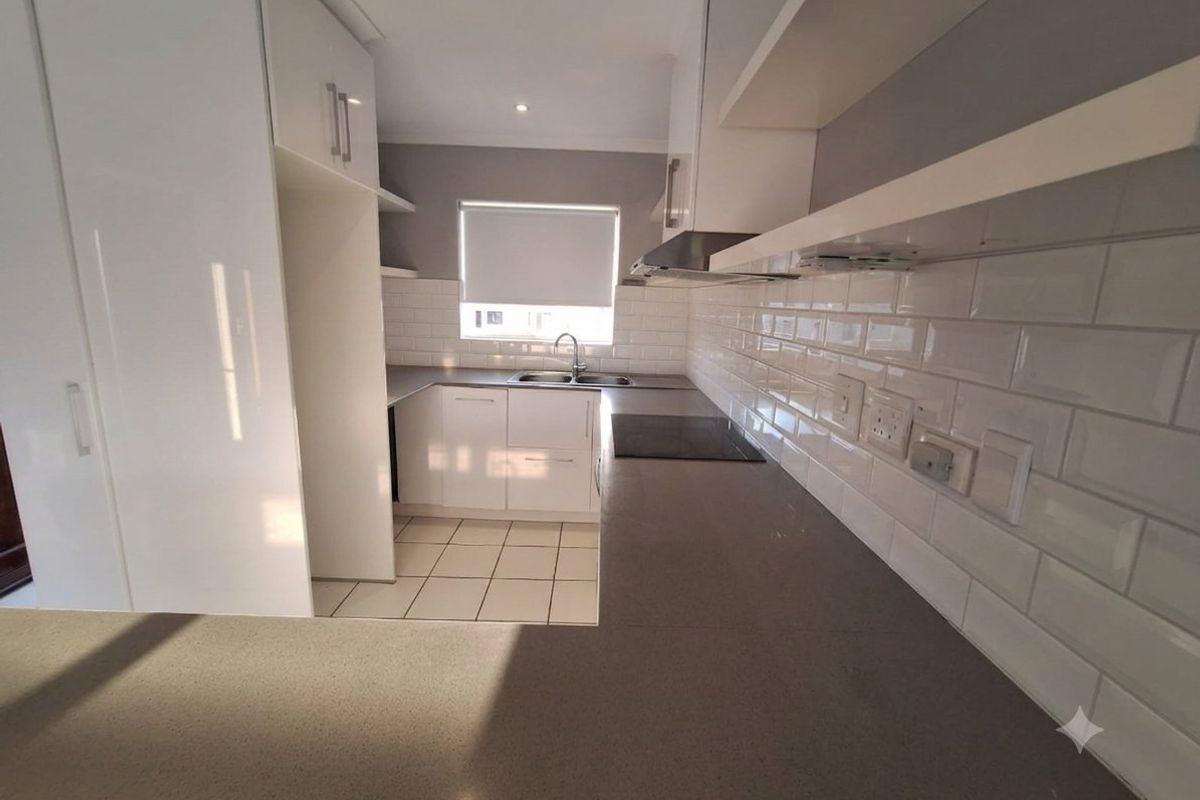 Modern 3 Bedroom 1st Floor Apartment - Photo 3