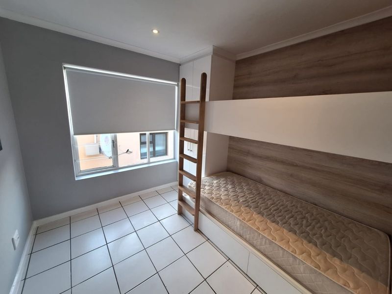 Modern 3 Bedroom 1st Floor Apartment - Photo 9