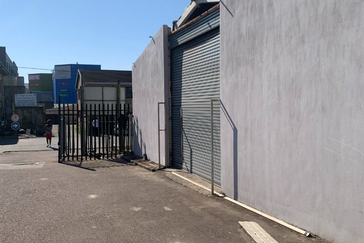 Visible Ground-Floor Warehouse – Durban Central (325 sqm) - Photo 2