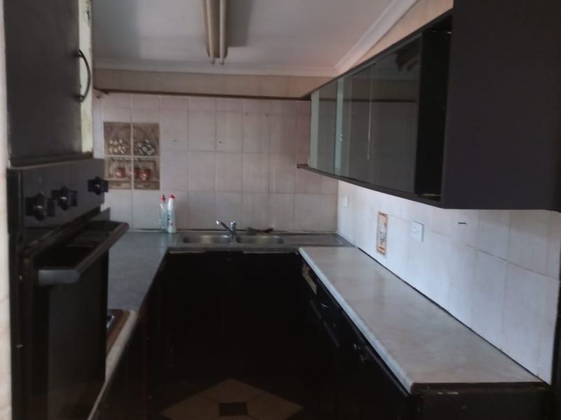 Spacious Family house with flat - Photo 3