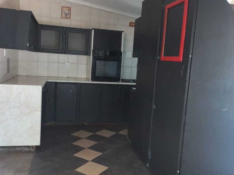 Spacious Family house with flat - Photo 2
