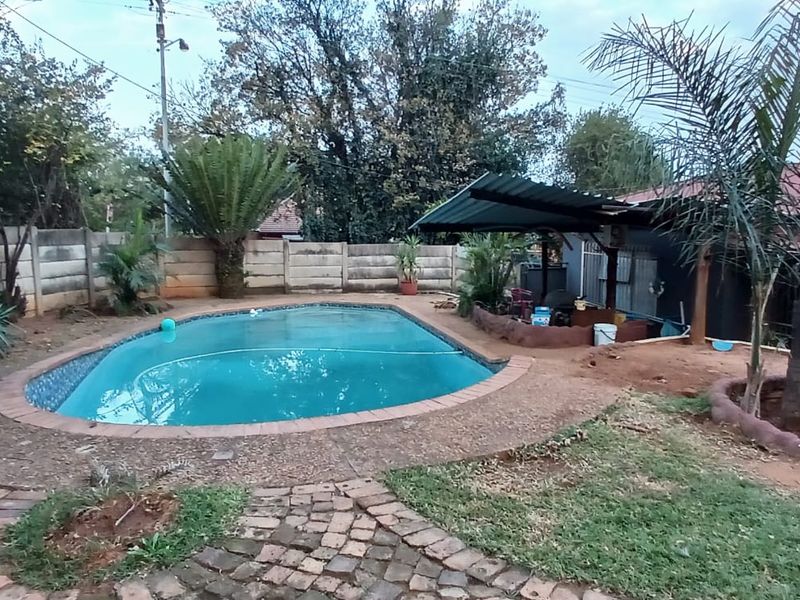 Spacious Family house with flat - Photo 2