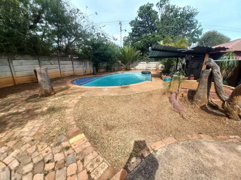 Spacious Family house with flat - Photo 1