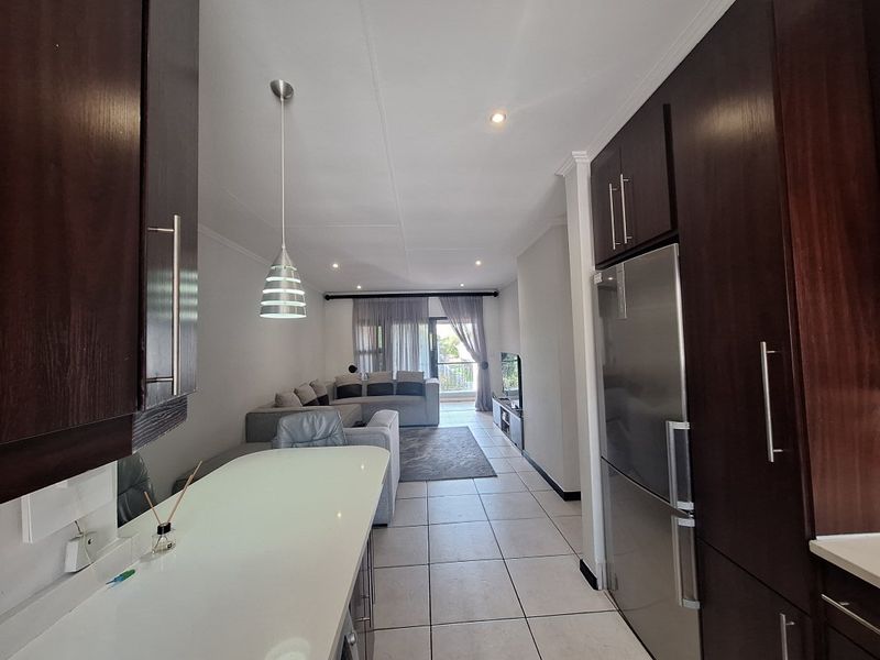 Stunning 3 Bedroom Townhouse for Sale in Greenstone Hill - Photo 4