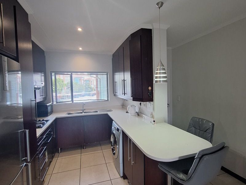 Stunning 3 Bedroom Townhouse for Sale in Greenstone Hill - Photo 5