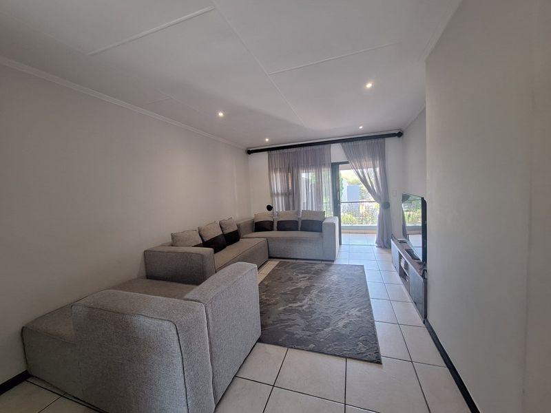 Stunning 3 Bedroom Townhouse for Sale in Greenstone Hill - Photo 3