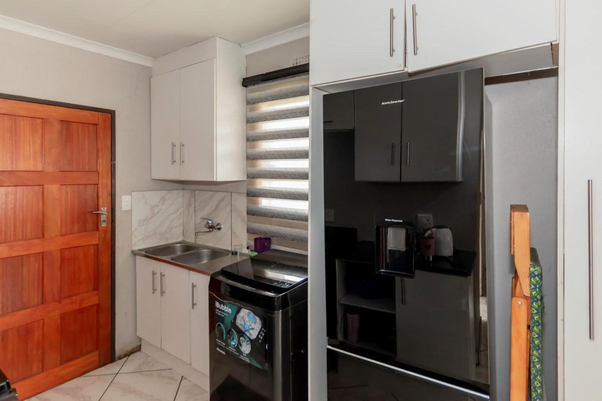 Modern 3-Bedroom Family Home in the Secure Sharon Park Lifestyle Estate! - Photo 4
