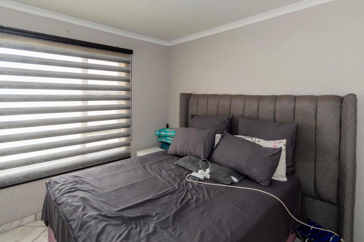 Modern 3-Bedroom Family Home in the Secure Sharon Park Lifestyle Estate! - Photo 5