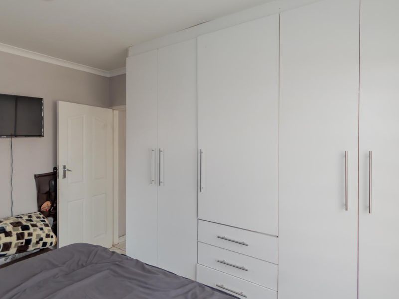 Modern 3-Bedroom Family Home in the Secure Sharon Park Lifestyle Estate! - Photo 6