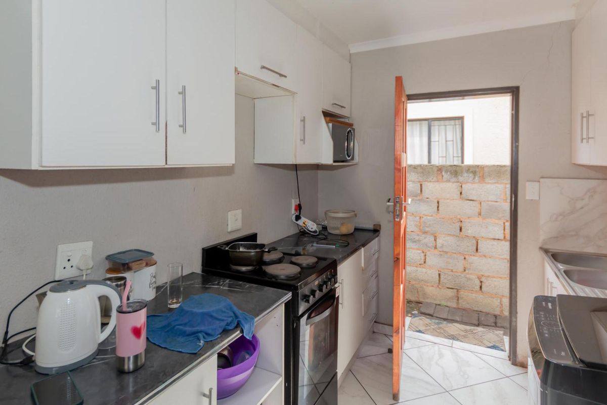 Modern 3-Bedroom Family Home in the Secure Sharon Park Lifestyle Estate! - Photo 3