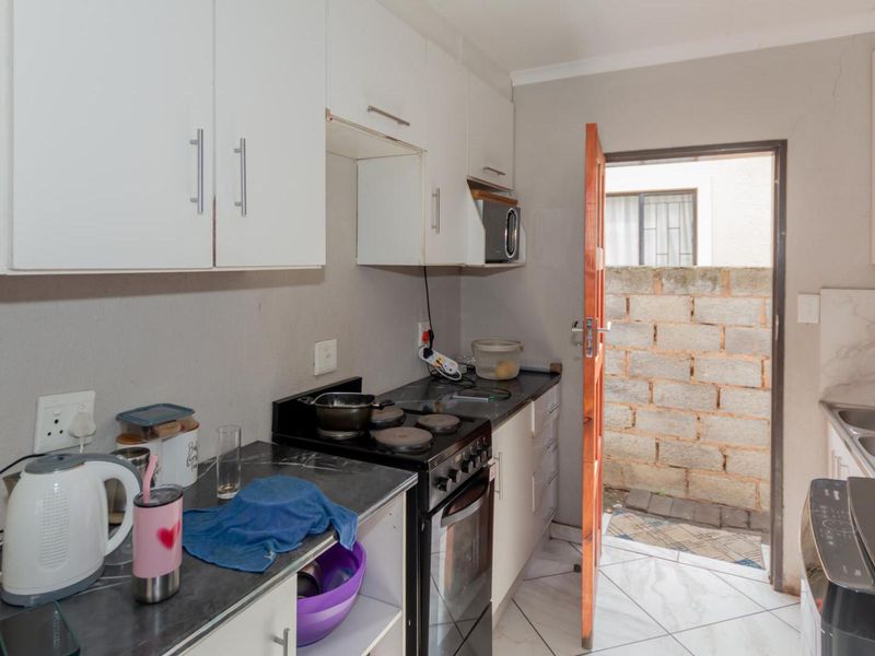 Modern 3-Bedroom Family Home in the Secure Sharon Park Lifestyle Estate! - Photo 3