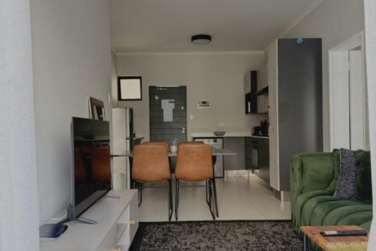 Top Floor Fully Furnished Apartment To Let in Midrand - Photo 4