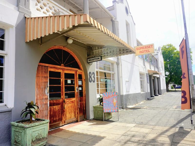 Fully Furnished Hotel for Sale in Somerset East – Prime Location with Mountain and Street-Front Exposure - Photo 3