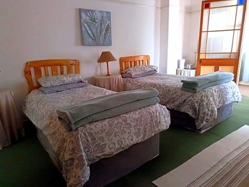 Fully Furnished Hotel for Sale in Somerset East – Prime Location with Mountain and Street-Front Exposure - Photo 4