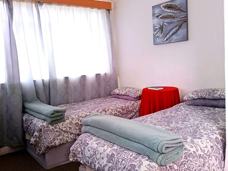 Fully Furnished Hotel for Sale in Somerset East – Prime Location with Mountain and Street-Front Exposure - Photo 6