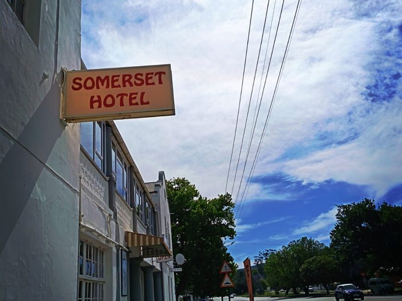 Fully Furnished Hotel for Sale in Somerset East – Prime Location with Mountain and Street-Front Exposure - Photo 2